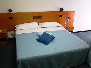 Esperia Hotel 3*