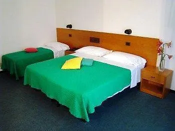 Esperia Hotel 3*