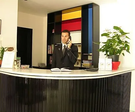 Esperia Hotel 3*